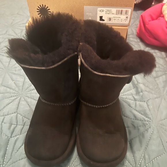 Toddler uggs - Picture 4 of 6